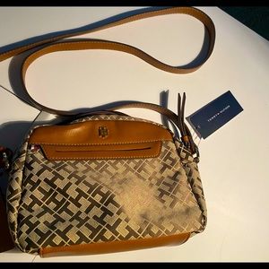 Tommy Hilfiger Crossbody with pouch